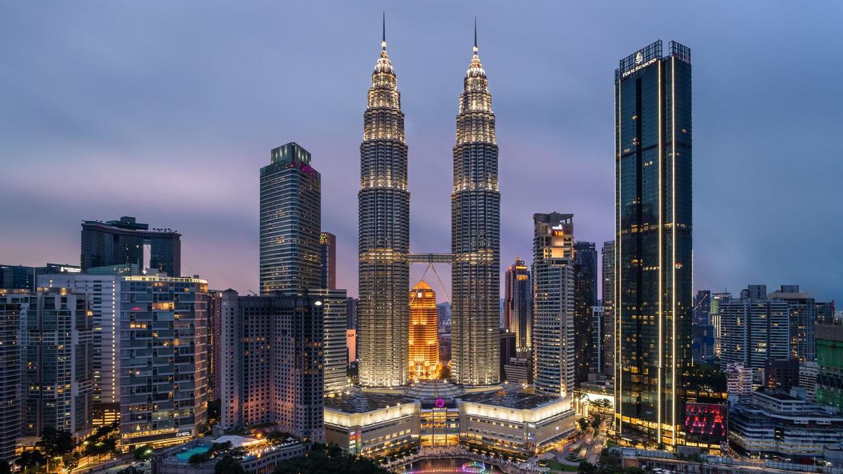 Photo de <a href="https://unsplash.com/fr/@esmonde?utm_source=unsplash&utm_medium=referral&utm_content=creditCopyText">Esmonde Yong</a>sur <a href="https://unsplash.com/fr/photos/high-rise-building-during-night-time--9B08uduMyY?utm_source=unsplash&utm_medium=referral&utm_content=creditCopyText">Unsplash</a>