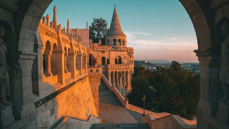Photo de <a href="https://unsplash.com/fr/@electerious?utm_source=unsplash&utm_medium=referral&utm_content=creditCopyText">Tobias Reich</a>sur <a href="https://unsplash.com/fr/photos/chateau-blanc-PwK4H7zykHE?utm_source=unsplash&utm_medium=referral&utm_content=creditCopyText">Unsplash</a>       