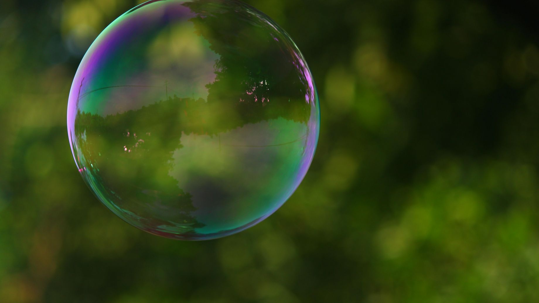 Photo de Pixabay: https://www.pexels.com/fr-fr/photo/focus-sur-la-photographie-d-une-bulle-235842/