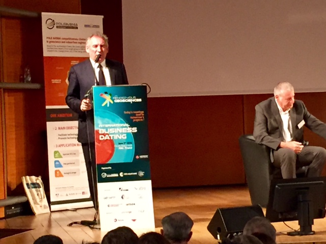 Ouverture de la conférence par Mr François Bayrou, Maire de Pau, et Jean-Louis Olivet, Président du Pôle Avenia